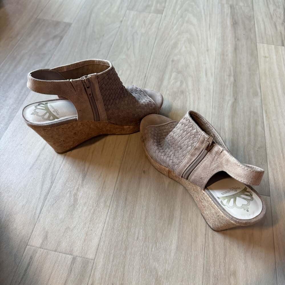 Fergalicious by Fergie Taupe Woven Cork Platform Wedge Sandals Size 9 - Picture 4 of 5